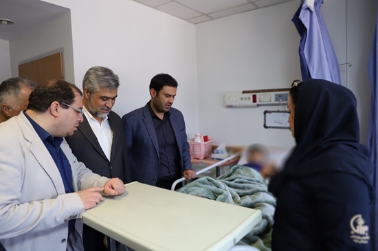 عیادت مدیر مرکز روابط عمومی و اطلاع رسانی وزارت بهداشت از مجروحان رژیم صهیونیستی بستری در بیمارستان سینا  