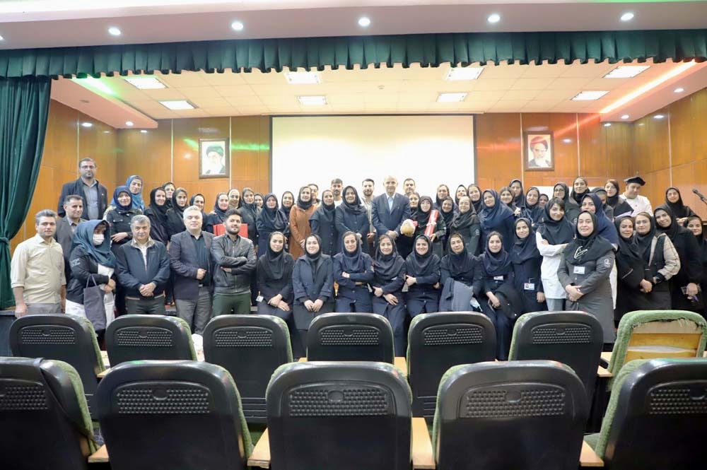 جشنواره غذای بیمارستان سینا در آستانه ولادت با سعادت حضرت فاطمه (س) و در فضایی صمیمی و پرشور برگزار شد